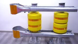 Bariera zabezpieczająca poręcz autostradowa typu W