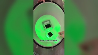 Solar Road Stud testuje jasne bezpieczeństwo